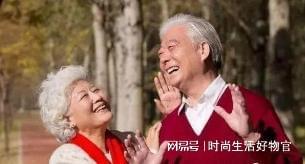 乾翔健康老年人瑜伽：修身养性的绝佳选华体会体育hth首页择(图4)